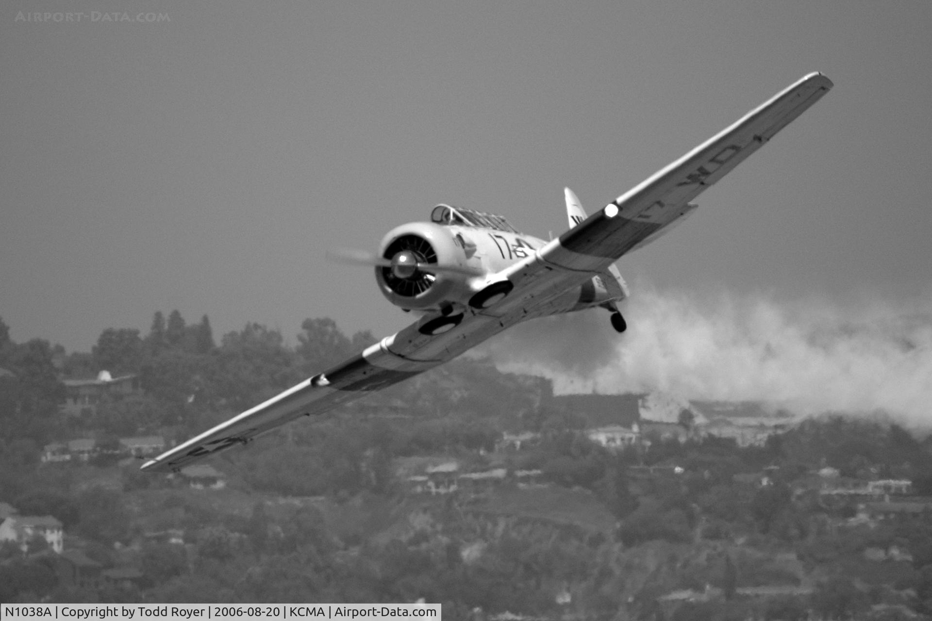 N1038A, 1944 North American SNJ-5 Texan C/N 90917 (121-41633), Camarillo Airshow 2006