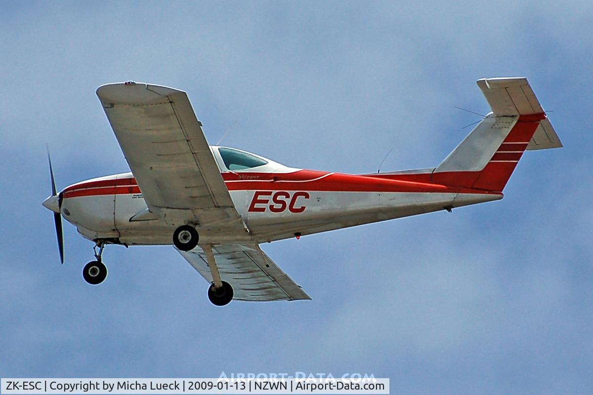 ZK-ESC, Beech 77 Skipper C/N WA-175, At Wellington