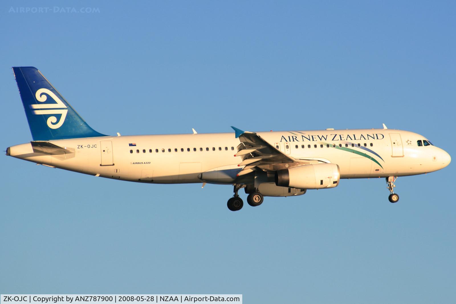 ZK-OJC, 2003 Airbus A320-232 C/N 2112, Short Final for Rwy 23L