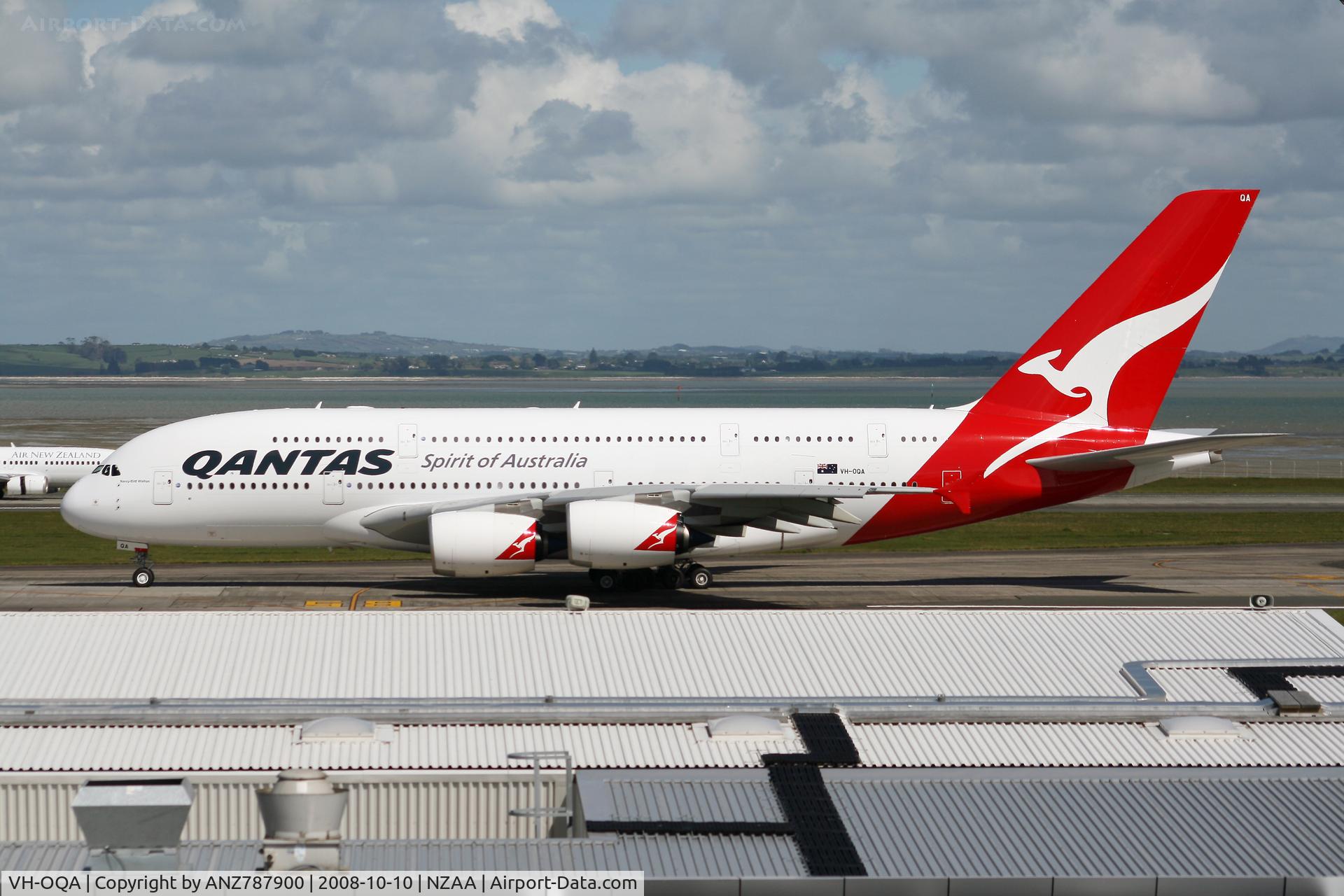 VH-OQA, 2008 Airbus A380-842 C/N 014, Taxiing to the runway for a promo flight over Auckland