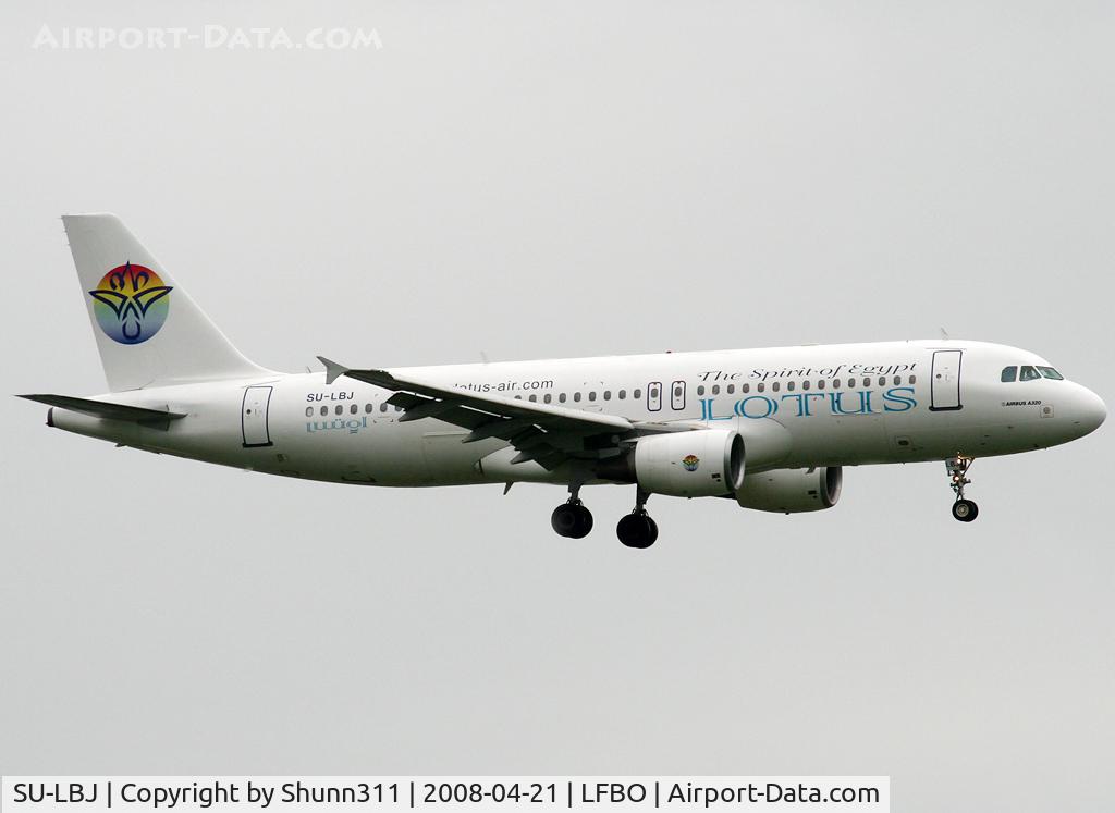 SU-LBJ, 1999 Airbus A320-214 C/N 1054, Landing rwy 32L