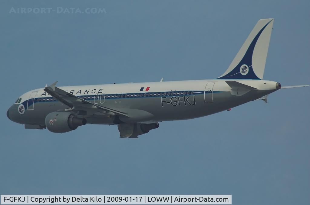 F-GFKJ, 1989 Airbus A320-211 C/N 0063, First visit in VIE, celebrates the 75th anniversary of Air France.