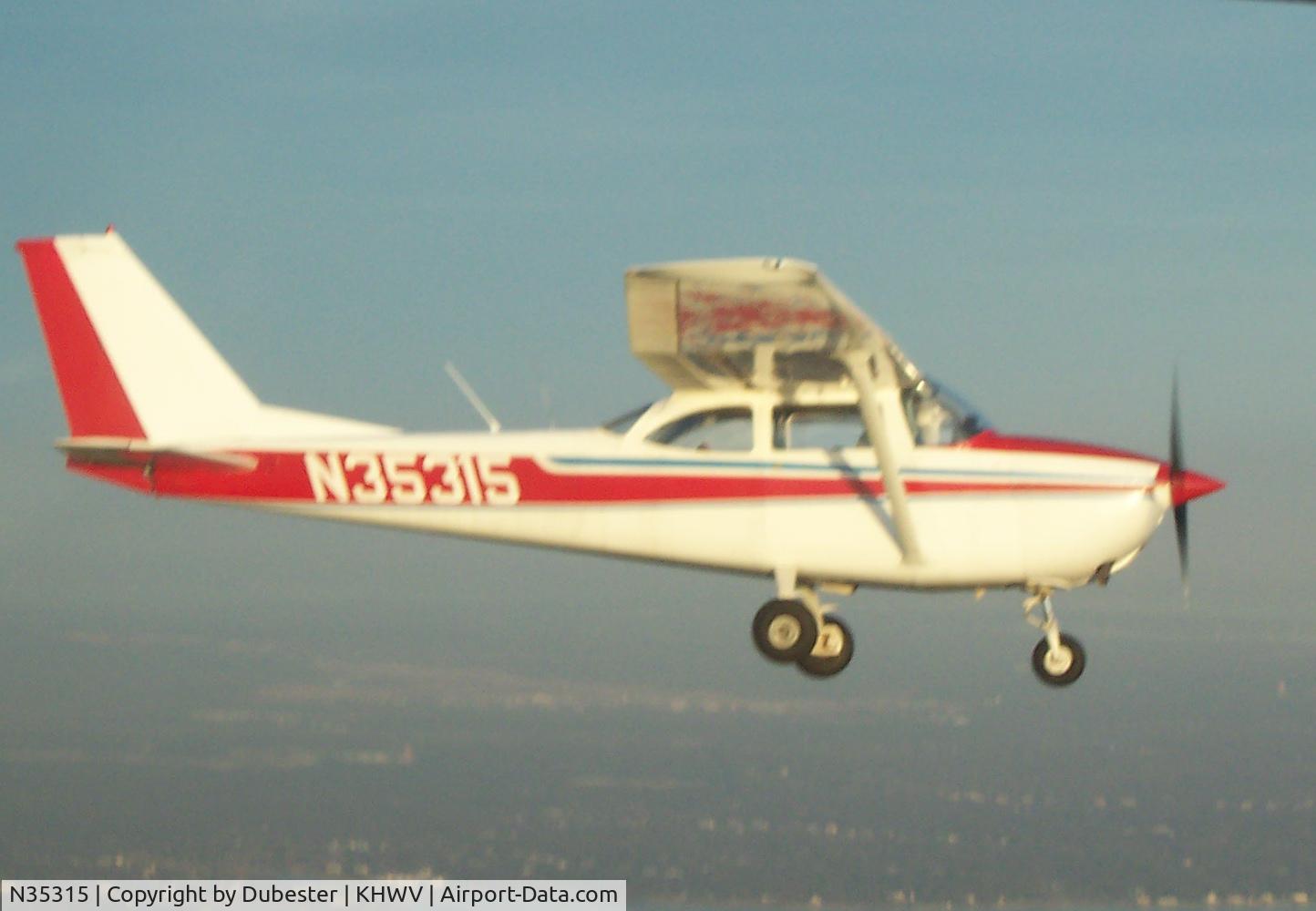 N35315, 1968 Cessna 172I C/N 17256708, Taken over Long Island, New York