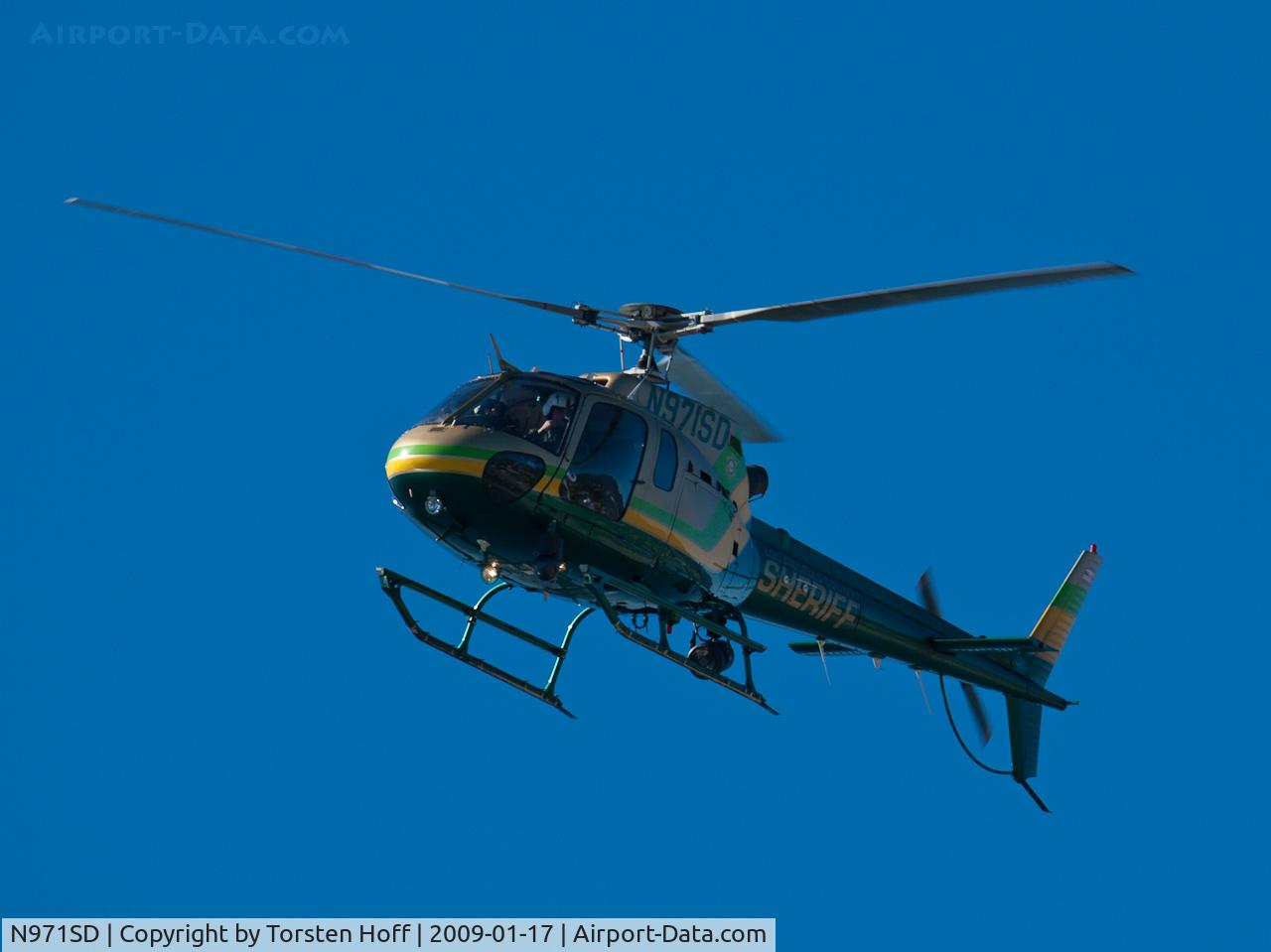 N971SD, 2003 Eurocopter AS-350B-2 Ecureuil C/N 3747, N971SD patrolling the Southern California coastline near Malibu