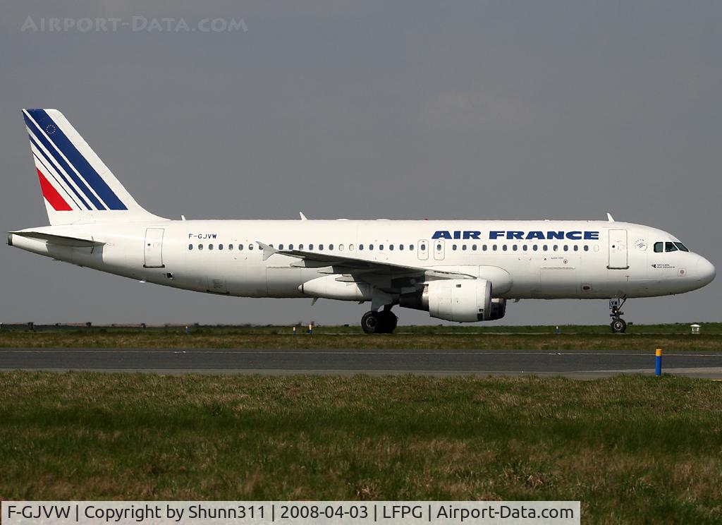 F-GJVW, 1994 Airbus A320-211 C/N 0491, Rolling to his gate...