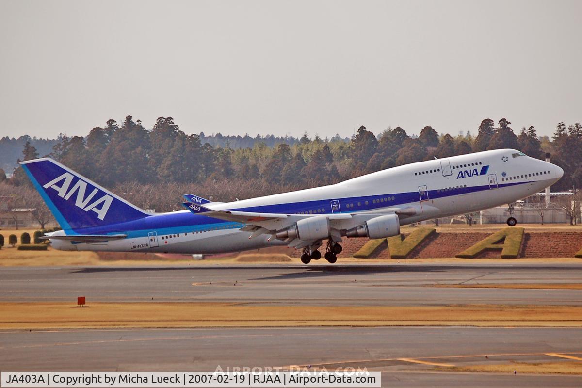 JA403A, 1999 Boeing 747-481 C/N 29262, Take-off