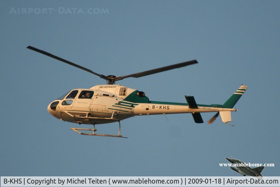 B-KHS, Aerospatiale AS-355N Ecureuil 2 C/N 5718, Heliservices (Hong Kong) taking off from Peninsula Hotel for a tour over Victoria Harbour