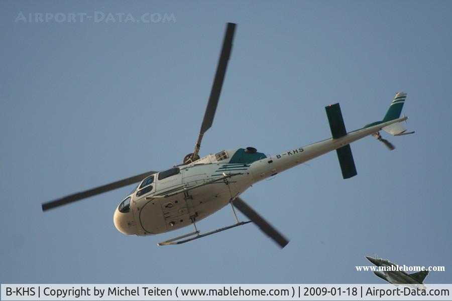 B-KHS, Aerospatiale AS-355N Ecureuil 2 C/N 5718, Heliservices (Hong Kong) taking off from Peninsula Hotel for a tour over Victoria Harbour