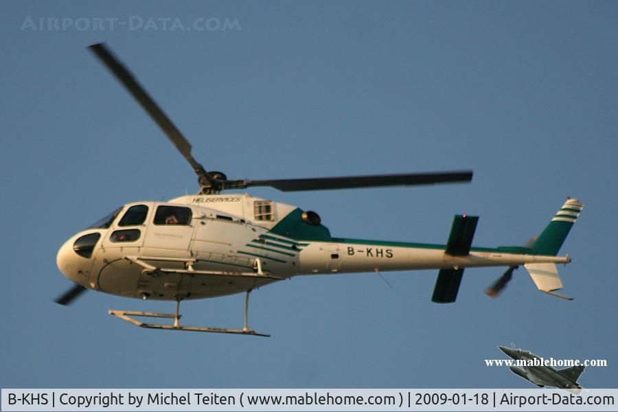 B-KHS, Aerospatiale AS-355N Ecureuil 2 C/N 5718, Heliservices (Hong Kong) taking off from Peninsula Hotel for a tour over Victoria Harbour