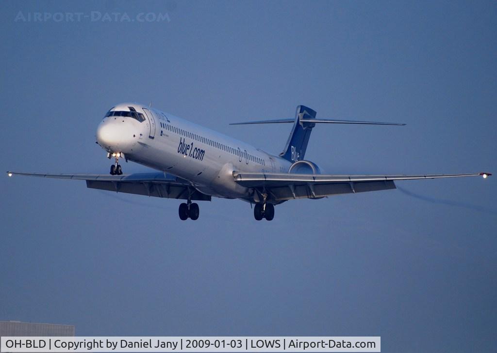 OH-BLD, 1997 McDonnell Douglas MD-90-30 C/N 53544, blue1