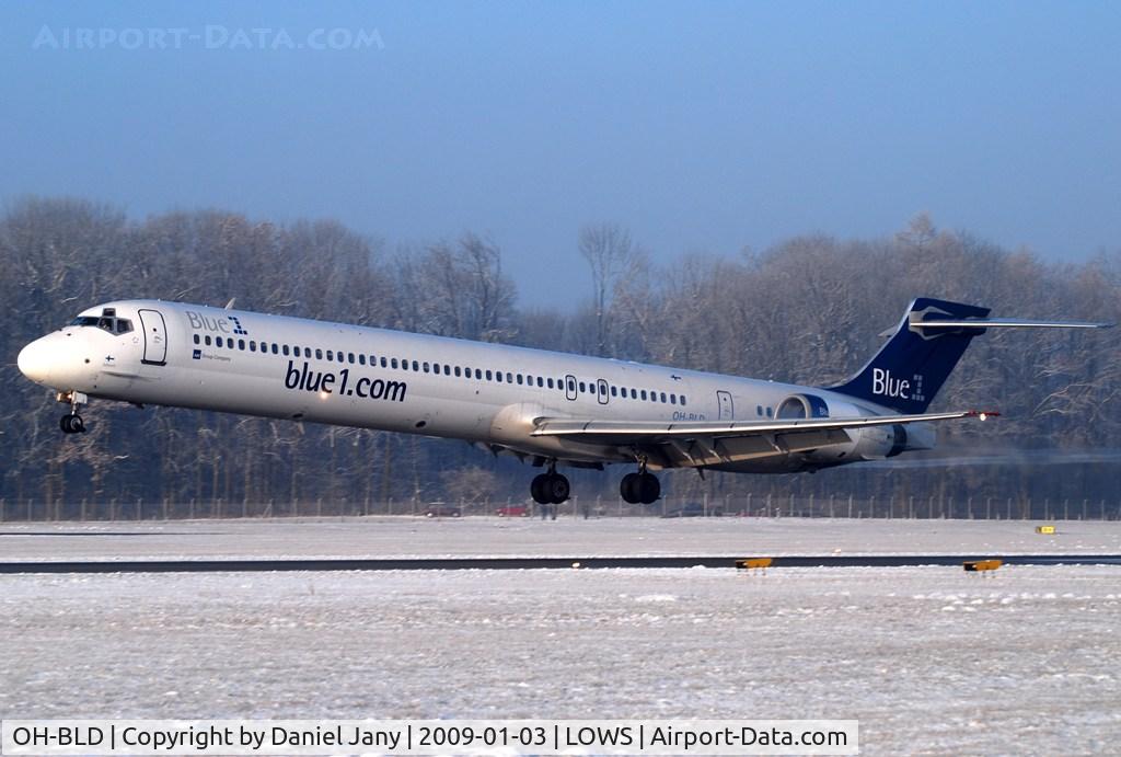 OH-BLD, 1997 McDonnell Douglas MD-90-30 C/N 53544, blue1