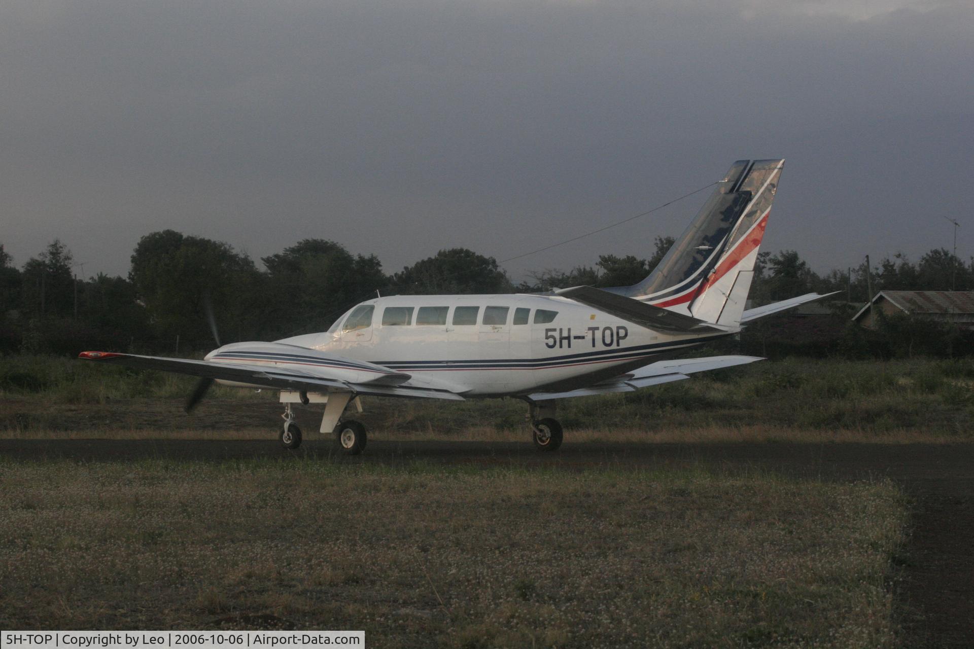 5H-TOP, 1978 Cessna 404 Titan C/N 404-0216, Cessna 404