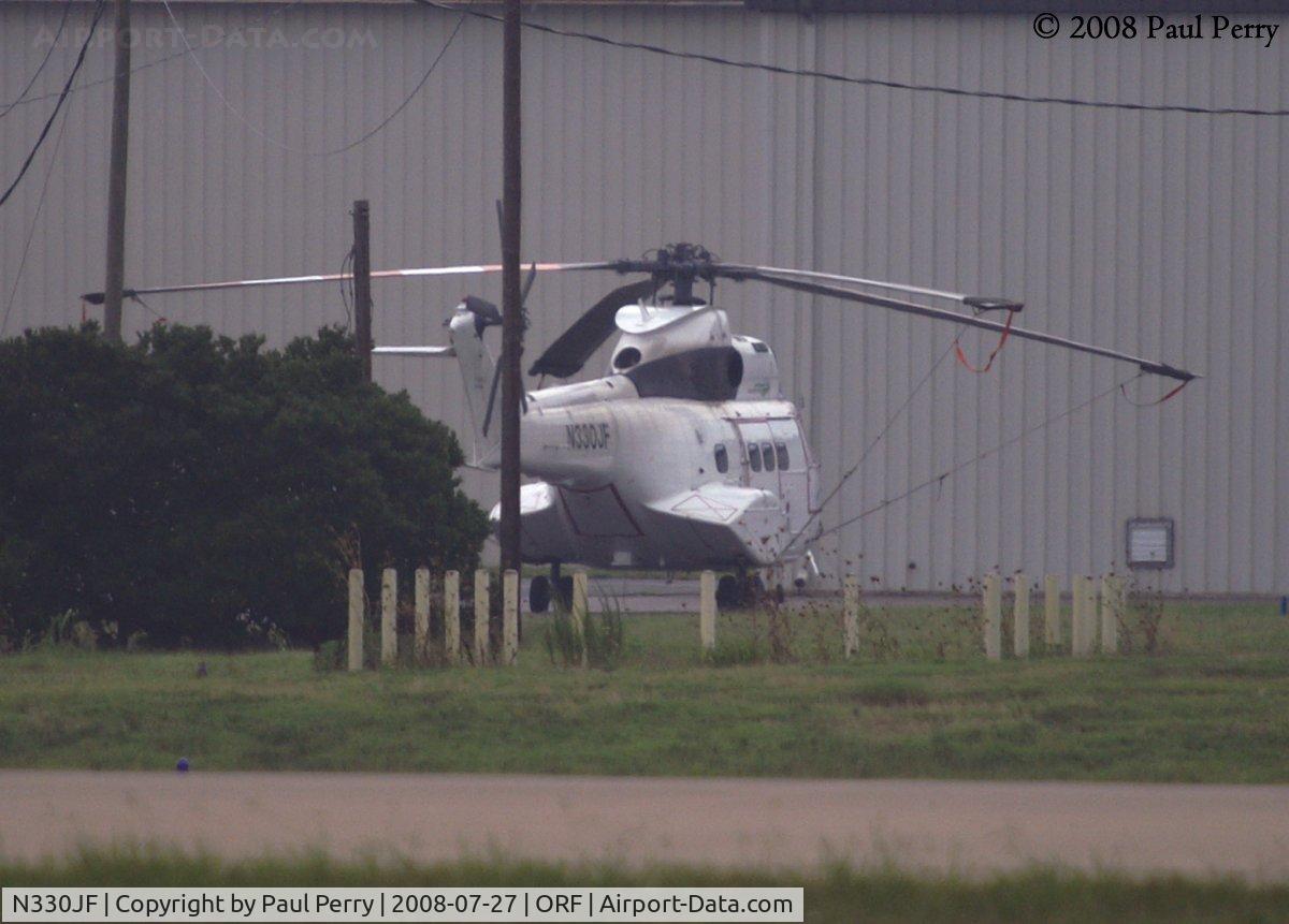 N330JF, Aerospatiale SA-330J Puma C/N 1514, Another Puma on the GA ramp