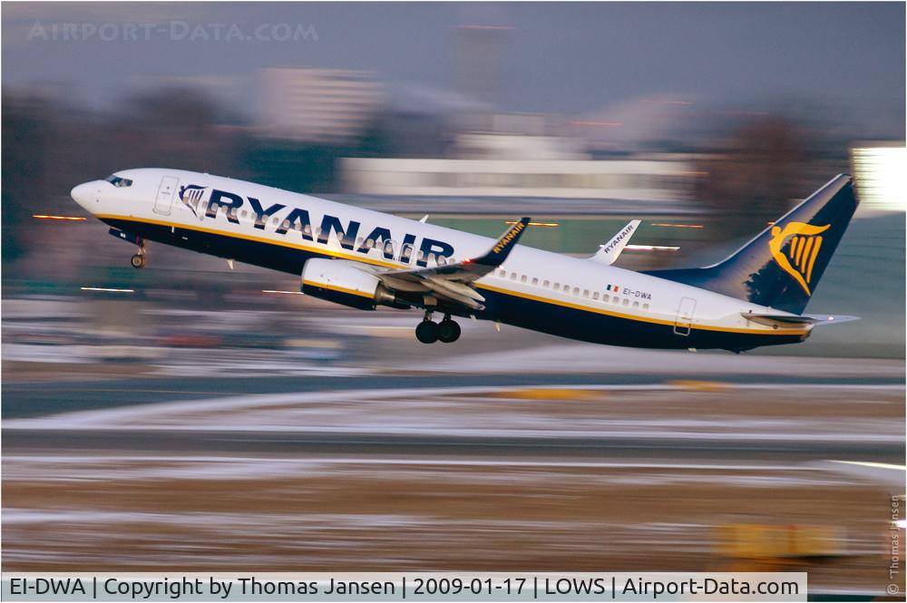 EI-DWA, 2007 Boeing 737-8AS C/N 33617, Start in Salzburg