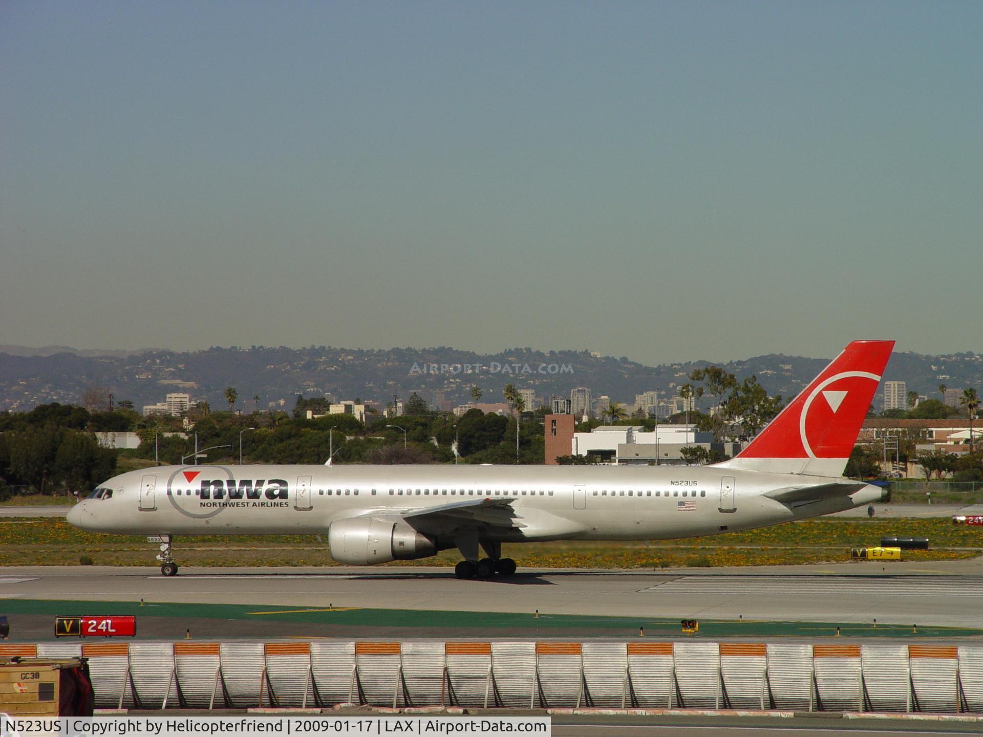N523US, 1987 Boeing 757-251 C/N 23617, Taking off at LAX