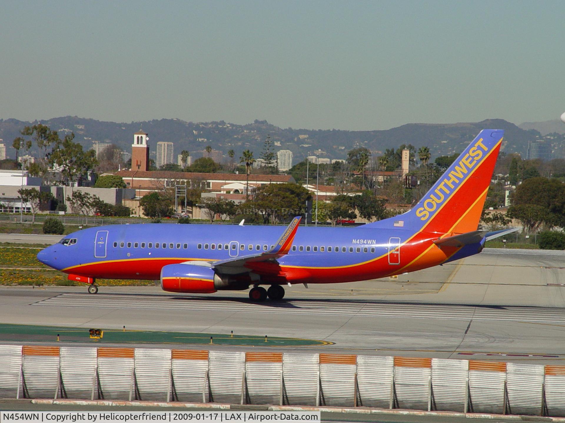 N454WN, 2004 Boeing 737-7H4 C/N 29851, Waiting to start take off roll