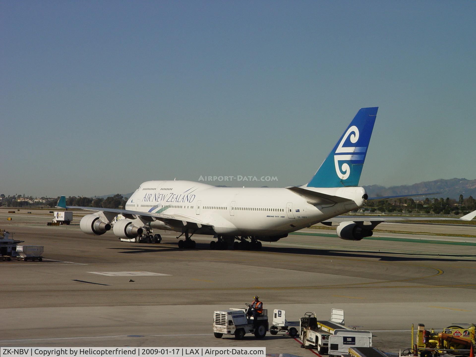 ZK-NBV, 1998 Boeing 747-419 C/N 26910, Air New Zealand being towed westardly