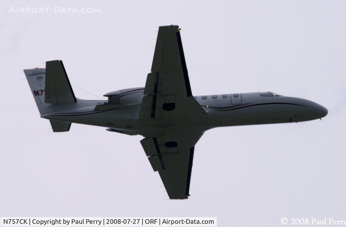 N757CK, 1989 Cessna 560 Citation V C/N 560-0028, Over the piano keys of RWY5, taking off from RWY23