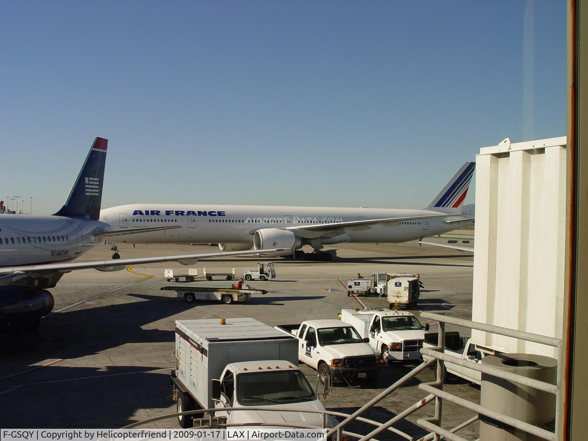 F-GSQY, 2007 Boeing 777-328/ER C/N 35678, Air France taxiing to it's terminal