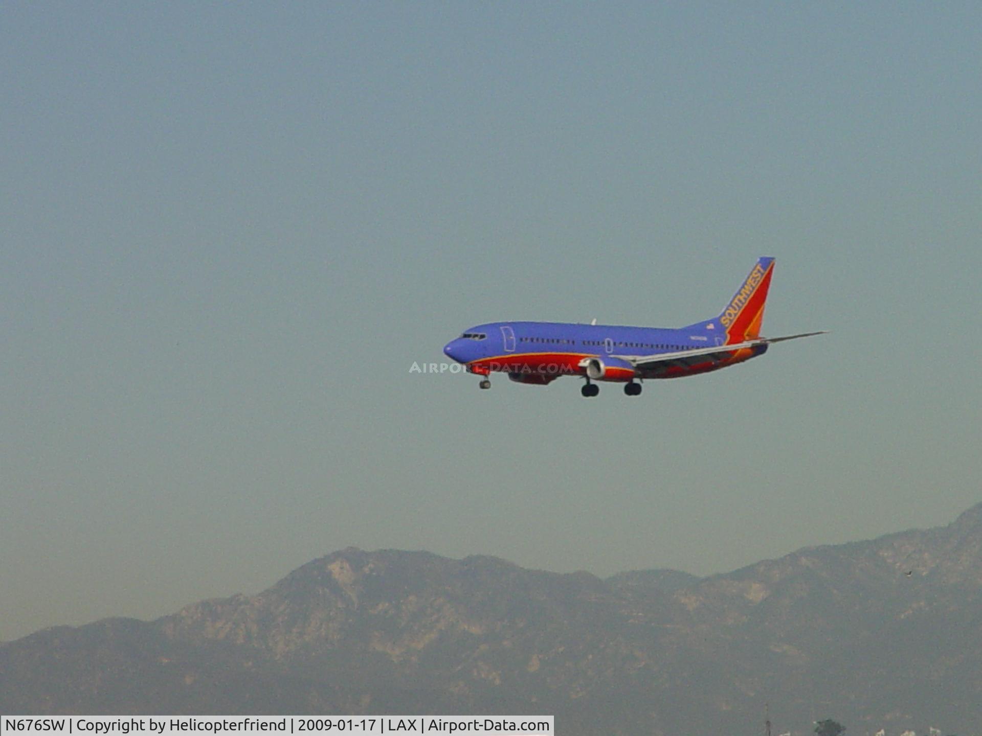 N676SW, 2000 Boeing 737-3A4 C/N 23288, Flight 1988 inbound to pick up passengers for MCI