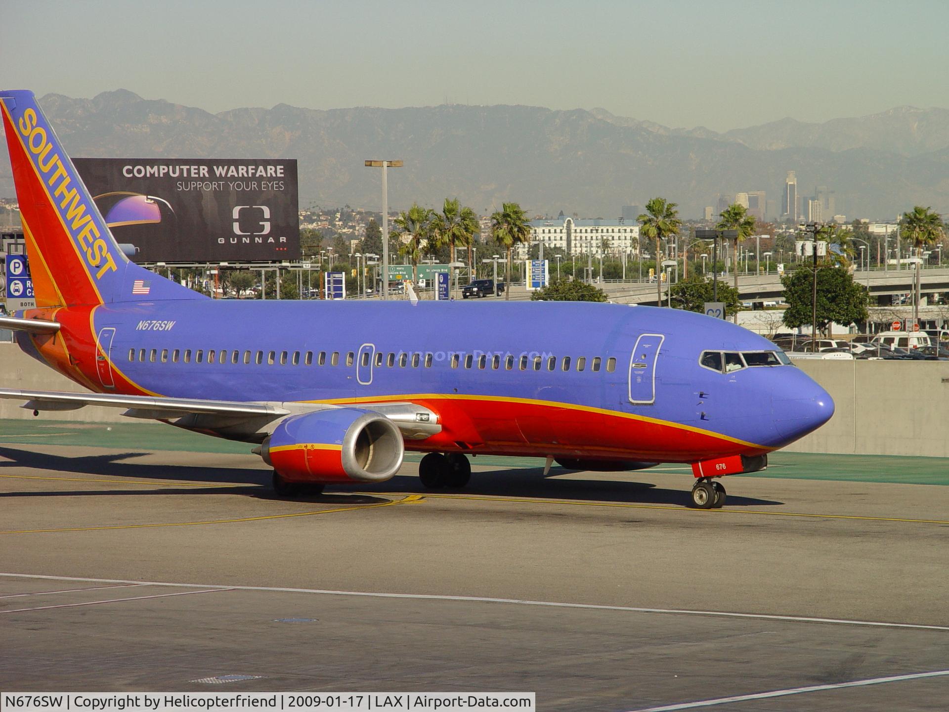 N676SW, 2000 Boeing 737-3A4 C/N 23288, Flight 1988 pulling into Gate 5 to pick up passengers