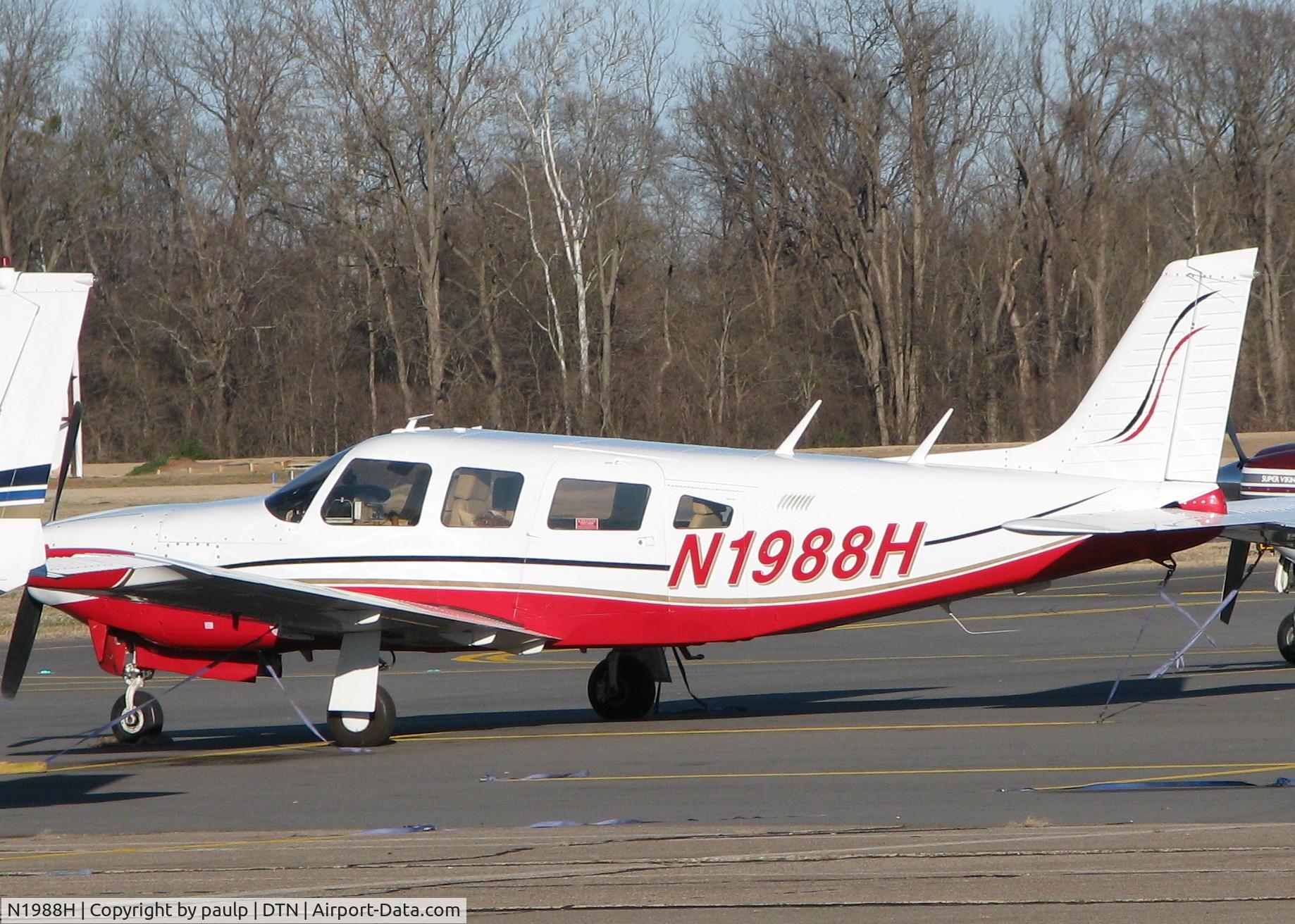 N1988H, 1977 Piper PA-32R-300 Cherokee Lance C/N 32R-7780214, Parked at the Downtown Shreveport airport.