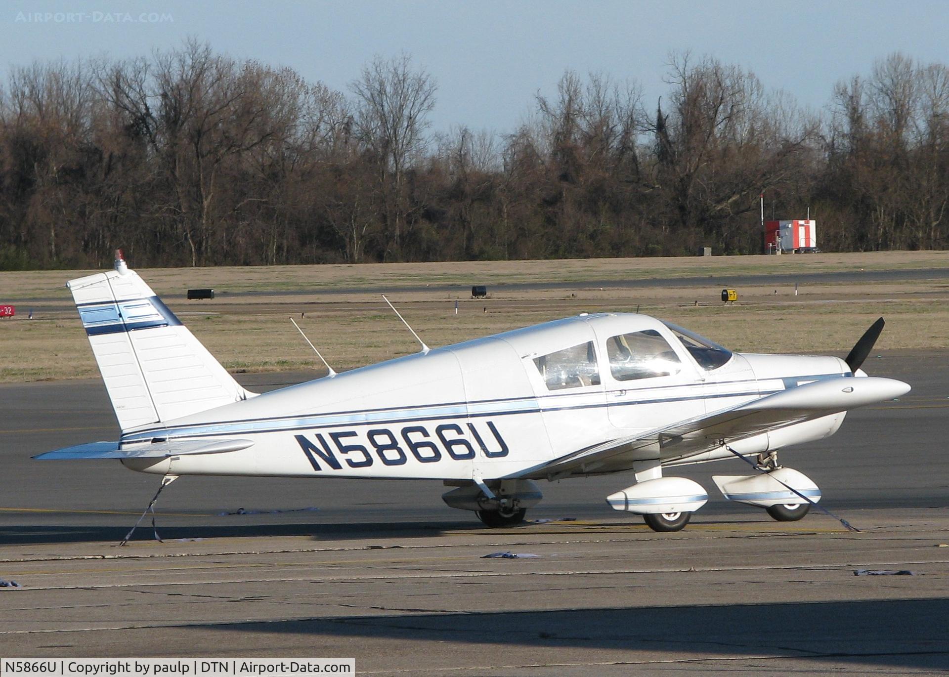 N5866U, 1969 Piper PA-28-140 C/N 28-26698, Parked at the Downtown Shreveport airport.