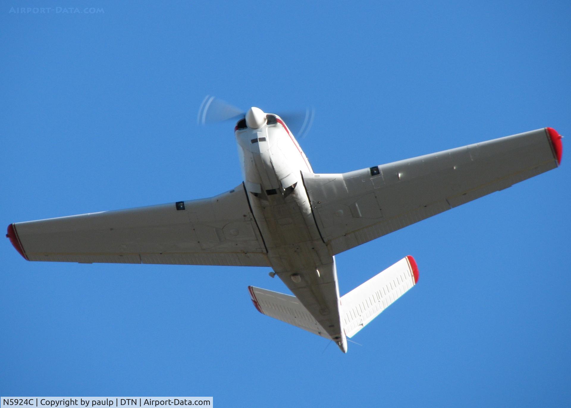 N5924C, Beech C35 Bonanza C/N D-3283, Taking off from the Downtown Shreveport airport.
