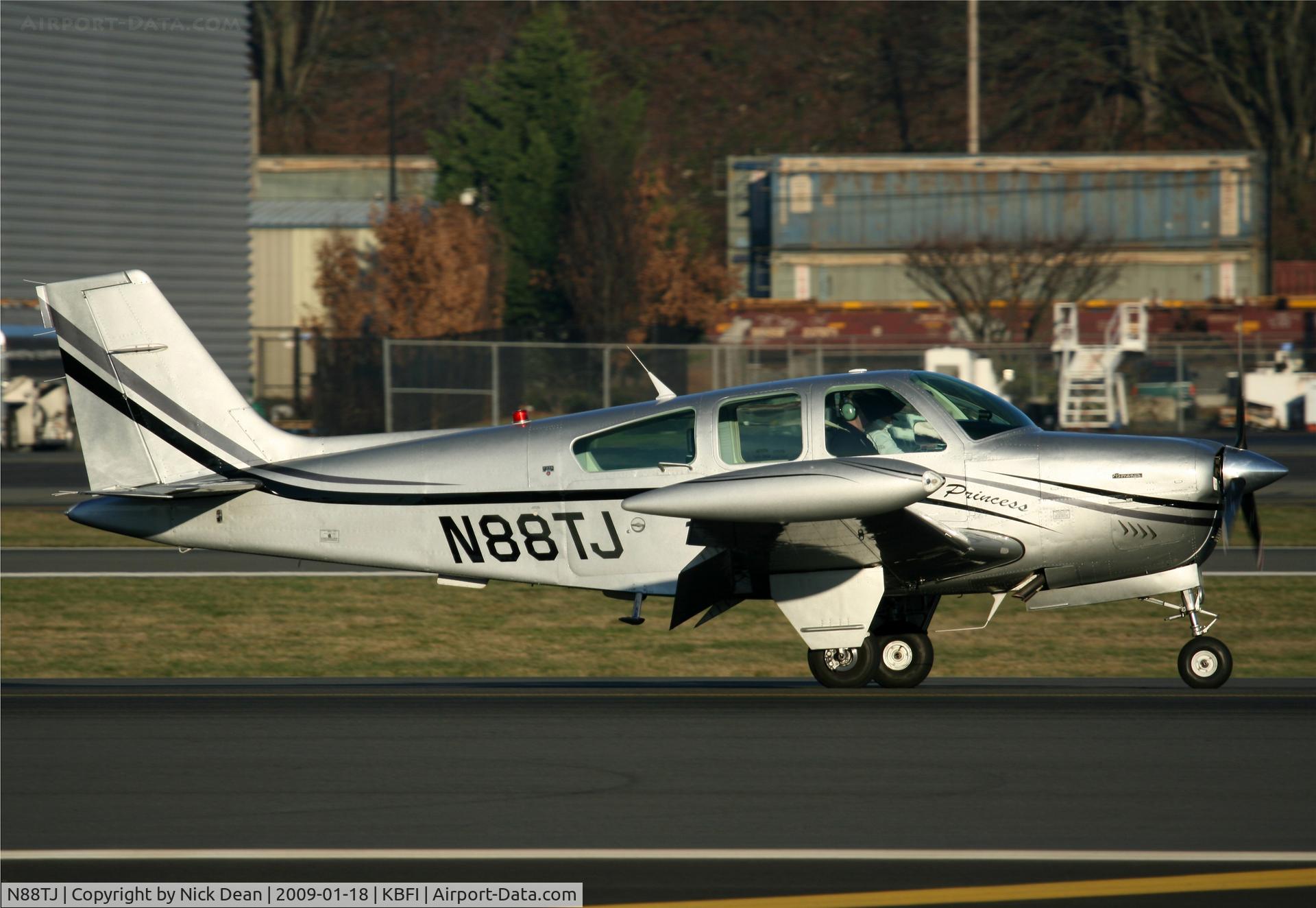 N88TJ, 1988 Beech F33A Bonanza C/N CE-1256, KBFI