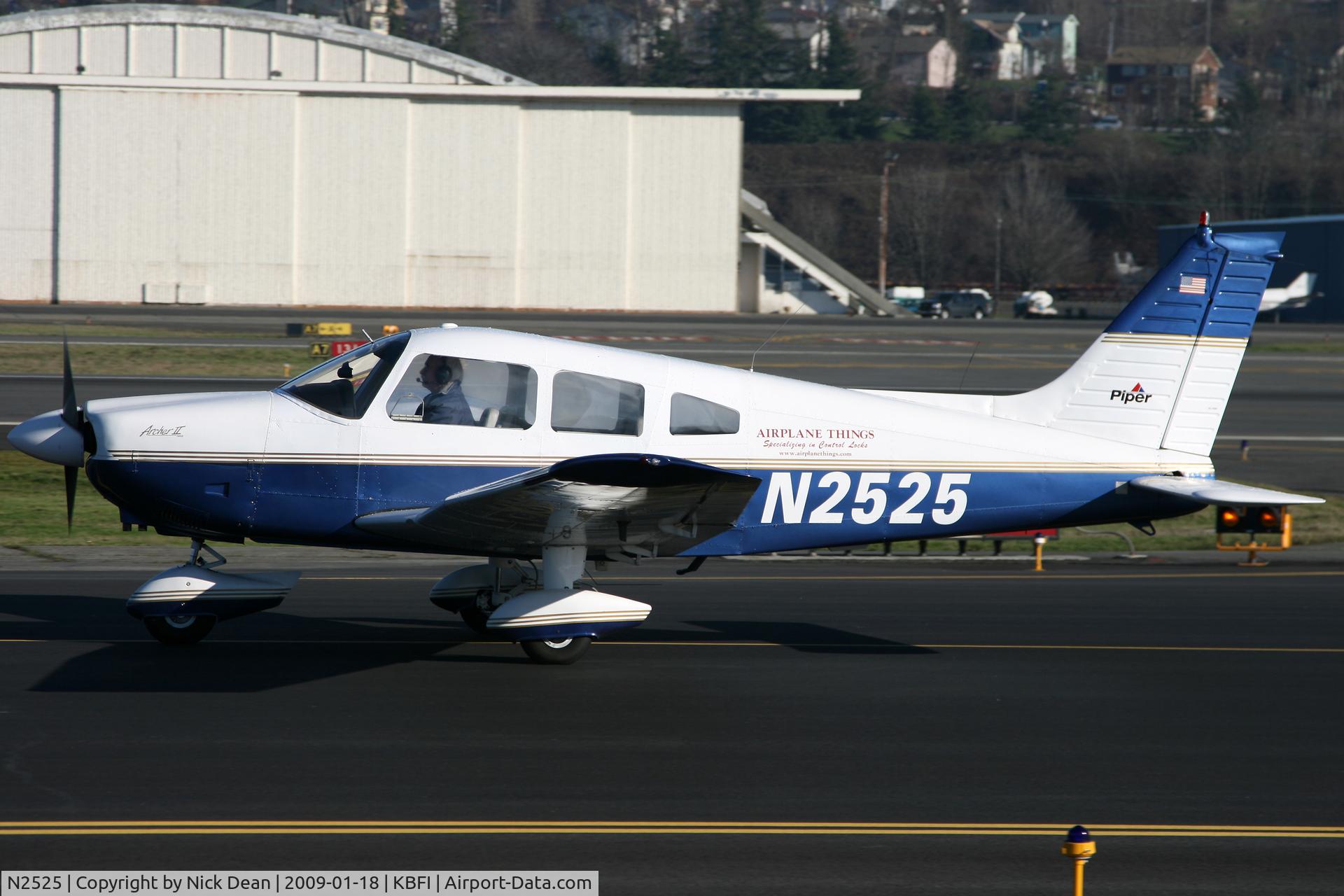 N2525, 1976 Piper PA-28-181 C/N 28-7790180, KBFI