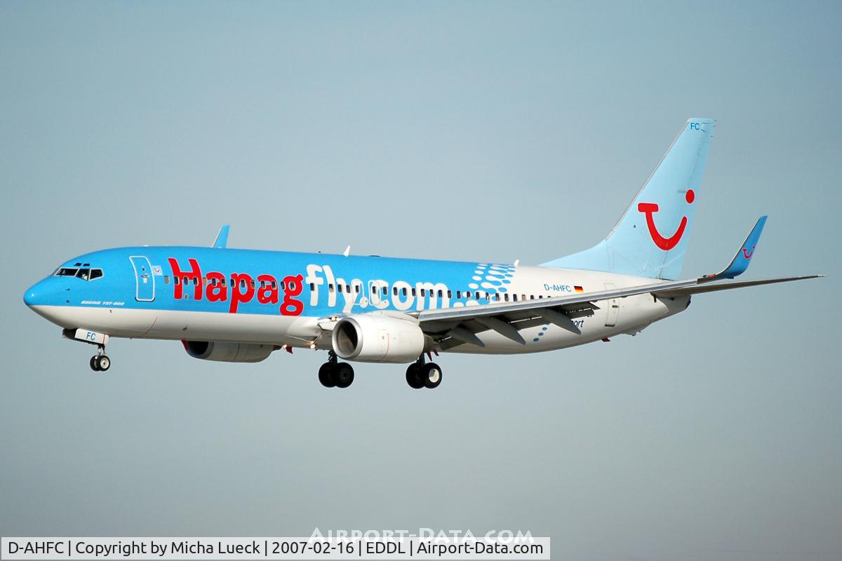 D-AHFC, 1998 Boeing 737-8K5 C/N 27977, On short finals at DUS