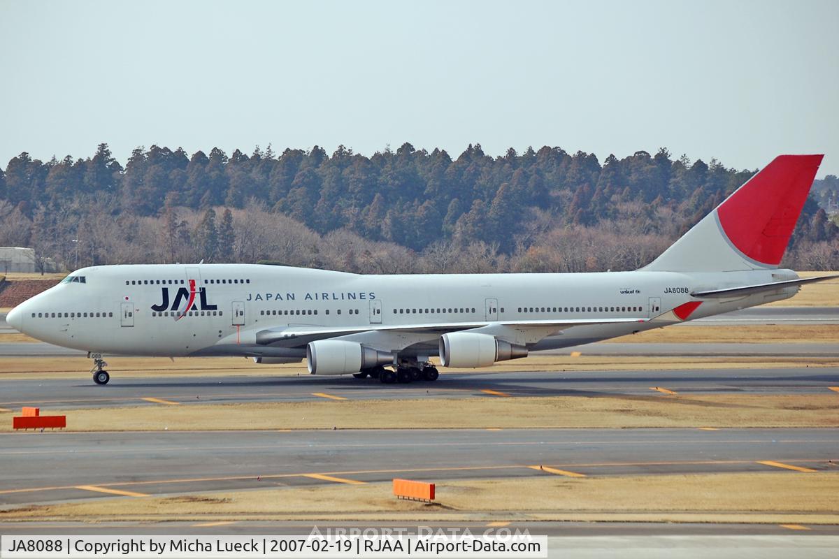 JA8088, 1992 Boeing 747-446 C/N 26341, At Narita