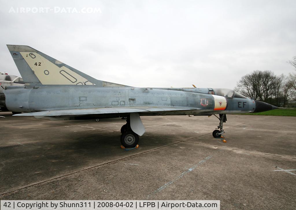 42, Dassault Mirage F.1C C/N 42, S/n 42 - Stored at Dugny