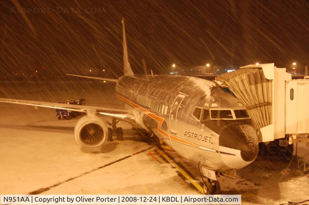 N951AA, 2000 Boeing 737-823 C/N 29538, The Astrojet, operating our flight AA1653 BDL-MIA, sits at gate B5 in a brief snow squall.