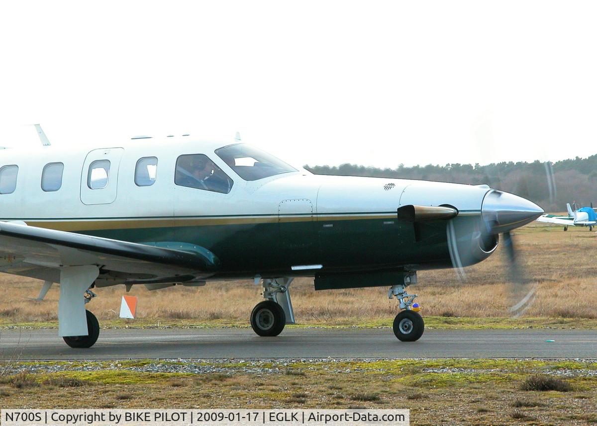 N700S, 2001 Socata TBM-700 C/N 193, TAXYING OUT TO RWY 25