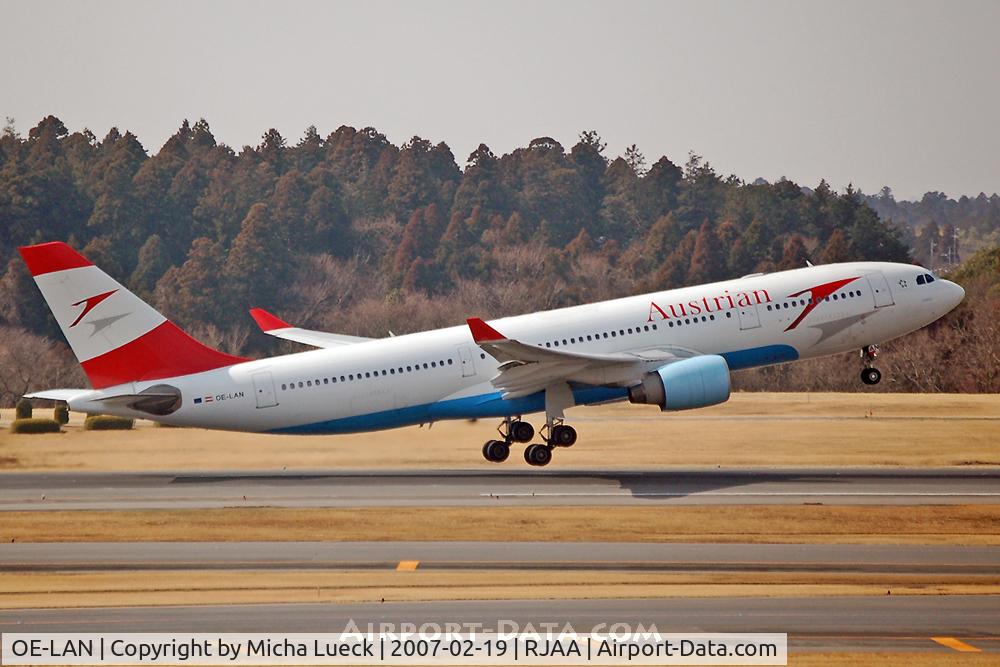 OE-LAN, 1997 Airbus A330-223 C/N 195, Take-off