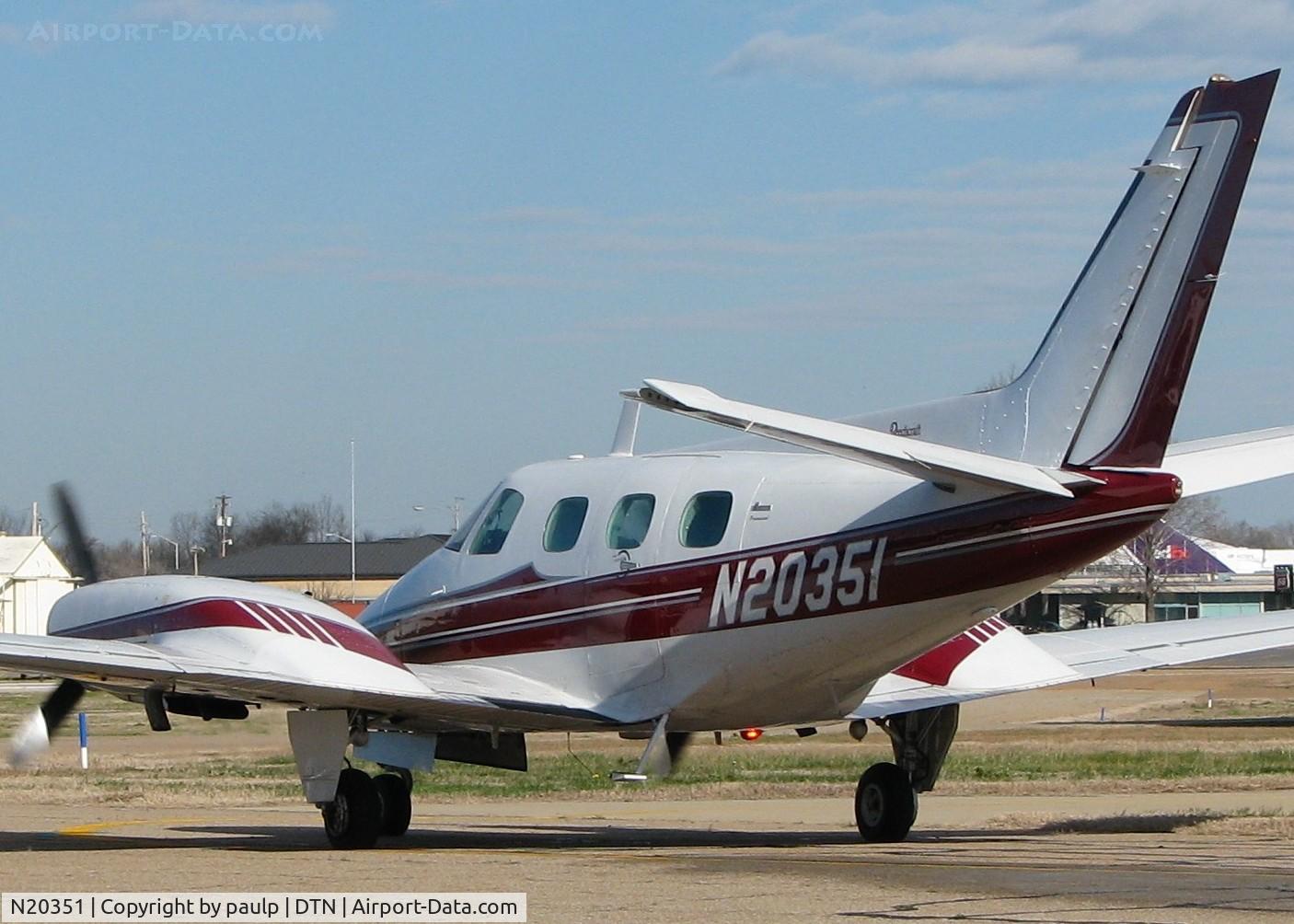 N20351, 1981 Beech B-60 Duke Duke C/N P-580, At the Downtown Shreveport airport.