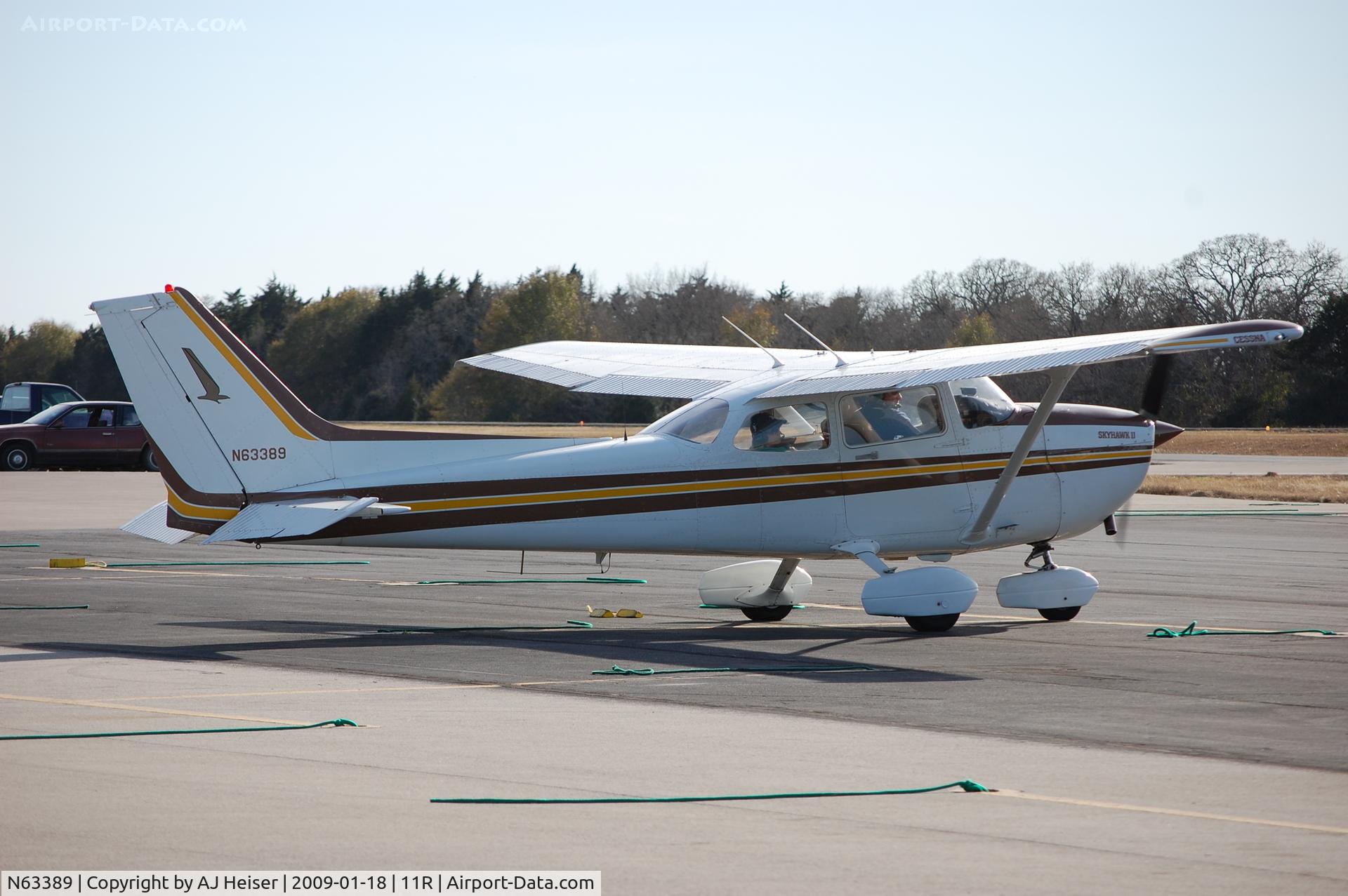 N63389, 1981 Cessna 172P C/N 17275429, N63389 at 11R (Brenham Municipal, TX)