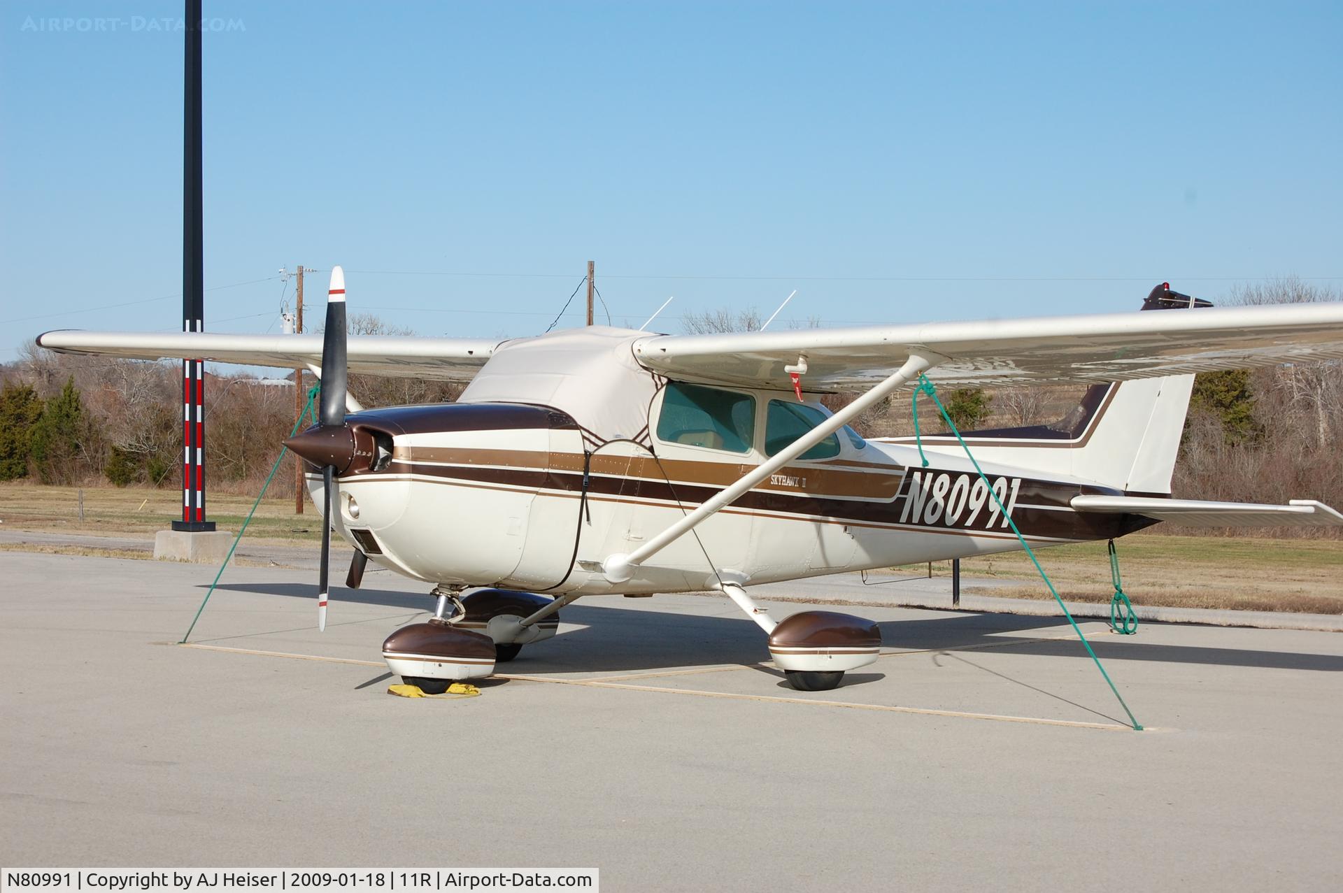 N80991, 1976 Cessna 172M C/N 17266830, N80991 at 11R (Brenham Municipal, TX)