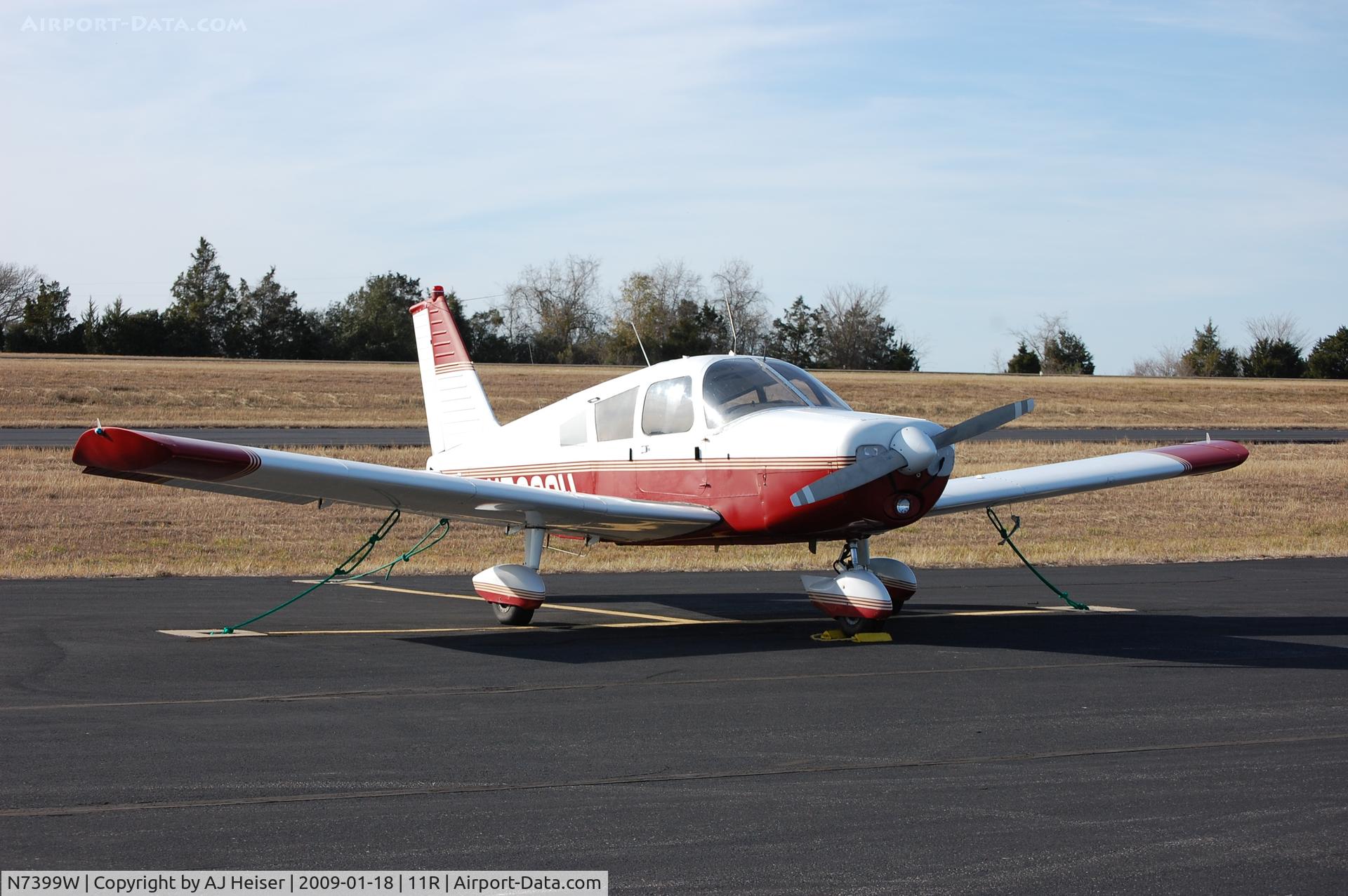 N7399W, 1963 Piper PA-28-180 C/N 28-1287, N7399W at 11R (Brenham Municipal, TX)
