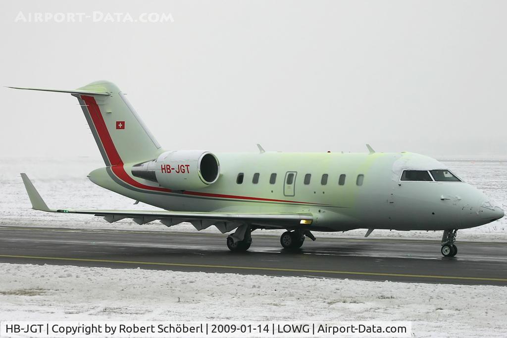 HB-JGT, 2008 Bombardier Challenger 605 (CL-600-2B16) C/N 5736, The greenish color on the fuselage is a lot of defrosting agent