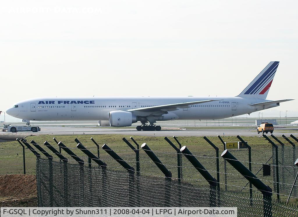 F-GSQL, 2006 Boeing 777-328/ER C/N 32853, Rolling to the South...