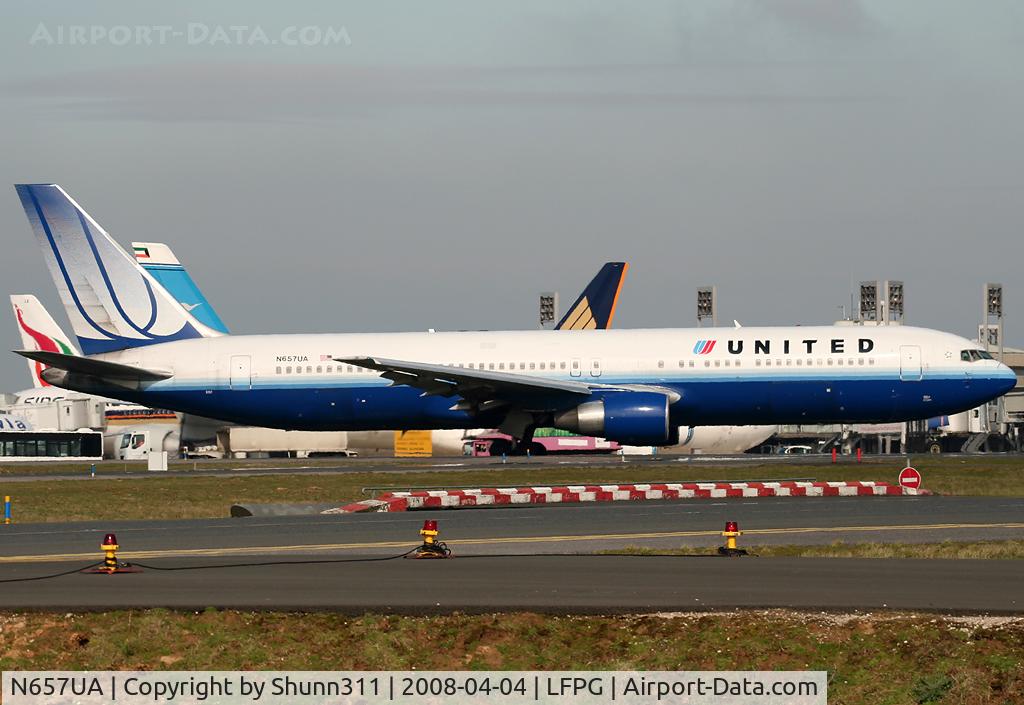N657UA, 1993 Boeing 767-322 C/N 27112, Taxiing for departure...