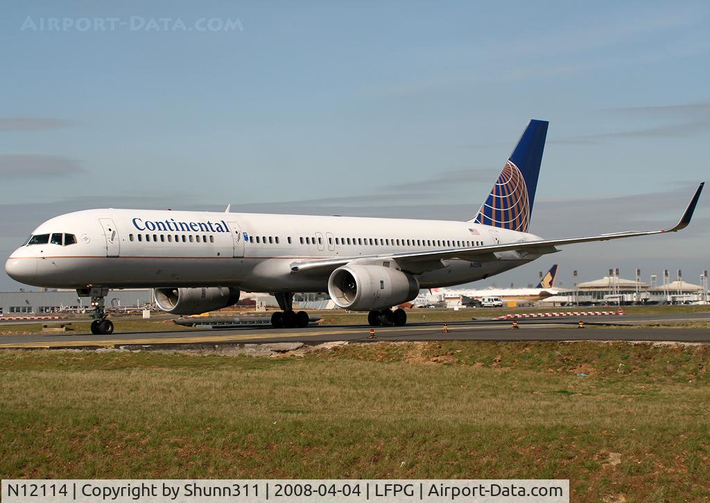 N12114, 1995 Boeing 757-224 C/N 27556, Taxiing on parallels runways...