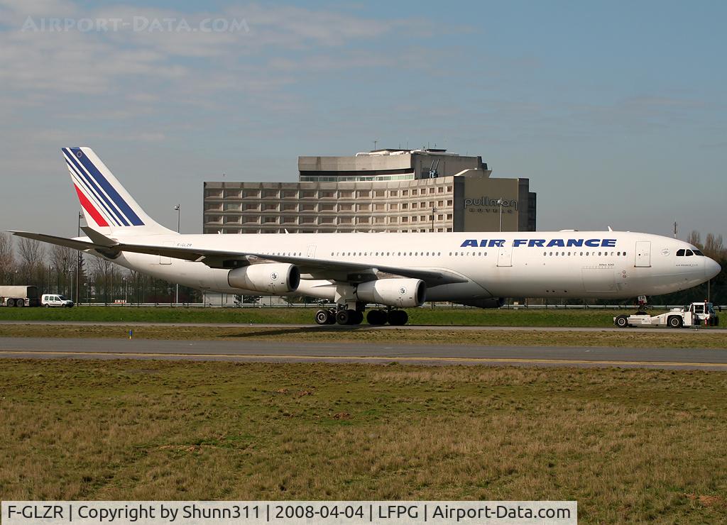 F-GLZR, 1999 Airbus A340-313X C/N 307, Passing on parallels runways...