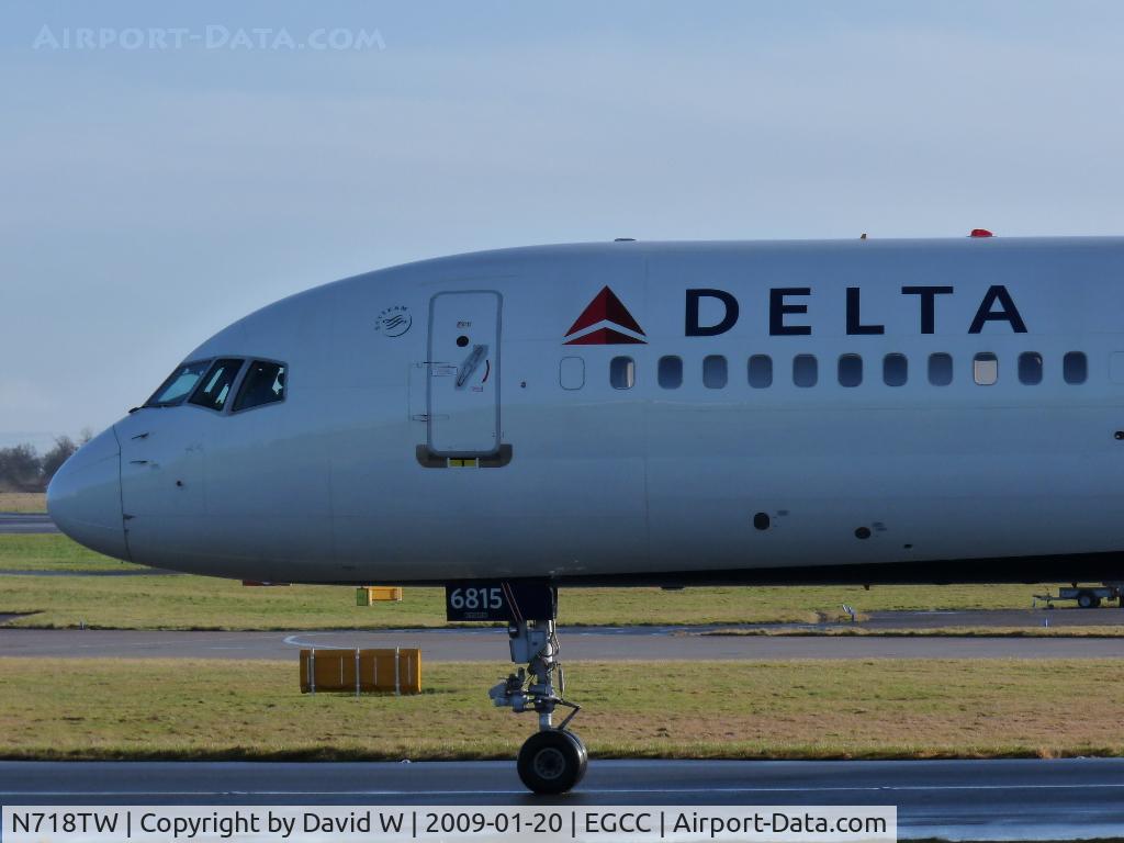 N718TW, 1999 Boeing 757-231 C/N 28486, Taxing to the gate