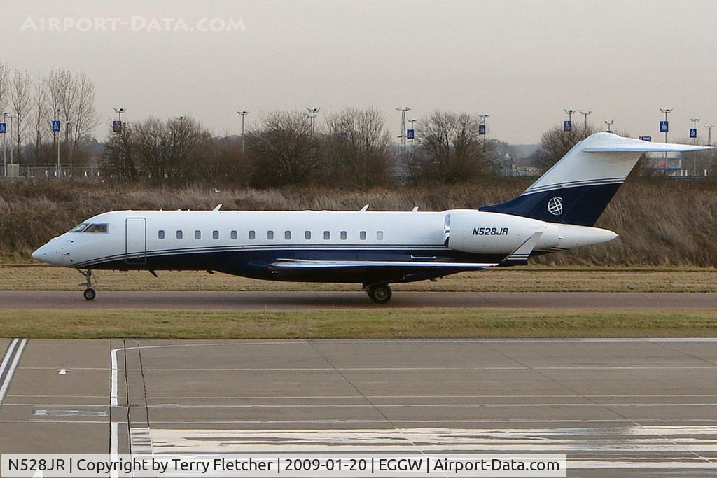 N528JR, 2005 Bombardier BD-700-1A10 Global Express C/N 9177, Global Express taxies in at London Luton