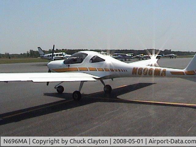 N696MA, 2004 Diamond DA-20-C1 C/N C0296, N696MA @ JNX