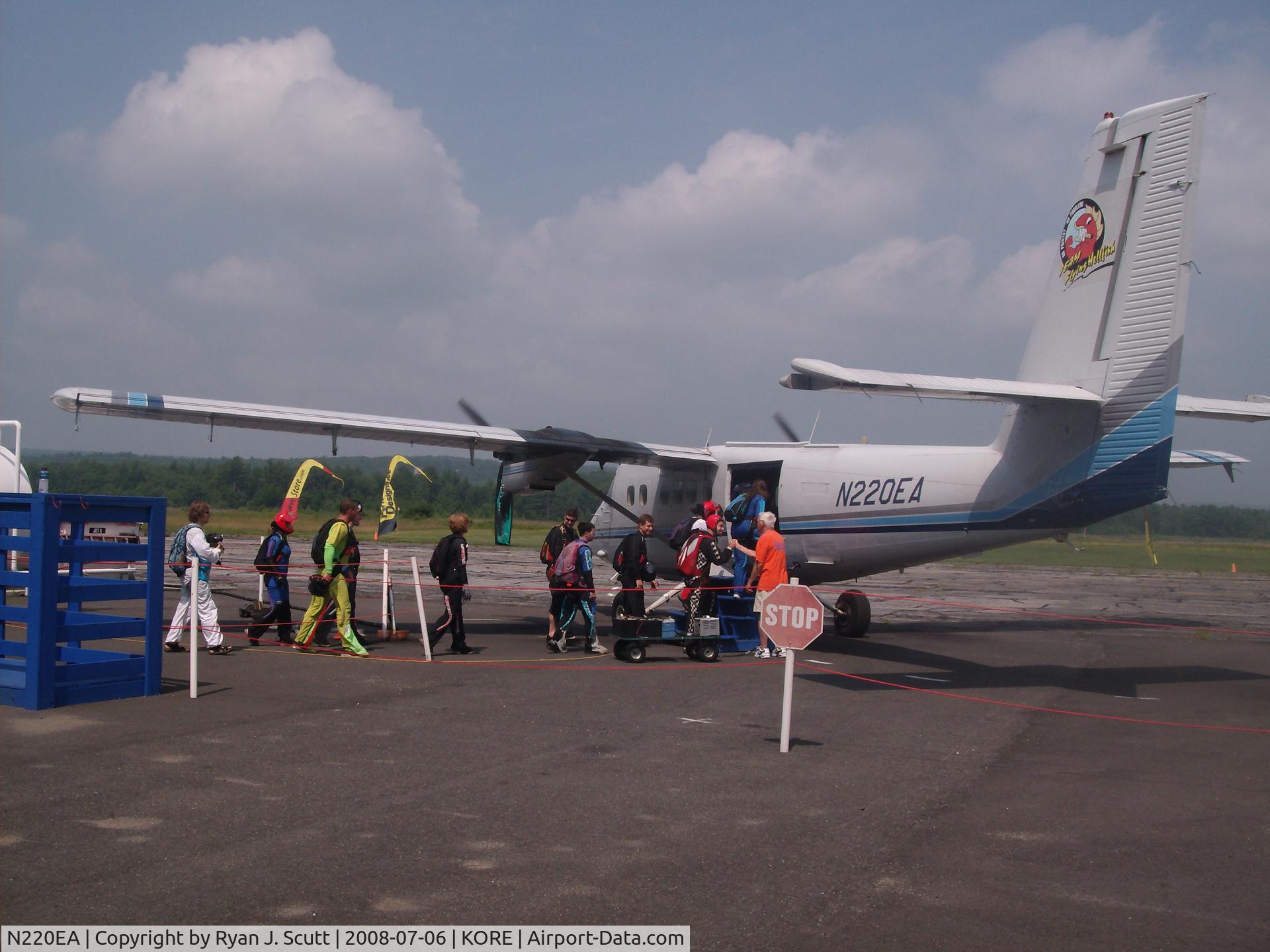 N220EA, 1968 De Havilland Canada DHC-6 Twin Otter C/N 190, A load of skydivers board in July 2008 at Jumptown