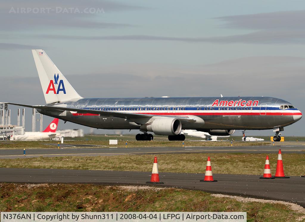 N376AN, 1992 Boeing 767-323 C/N 25445, Rolling for departure...